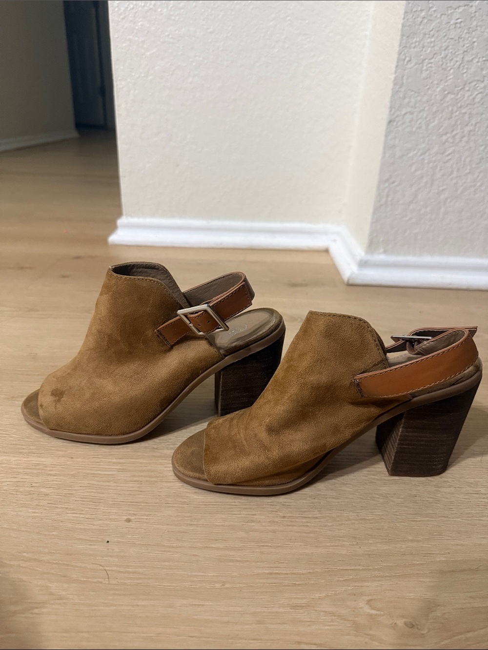 Women’s Brown Suede Open-Toe Block Heel Sandals